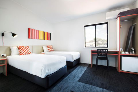 Villawood Hotel - Cruises Travel 2