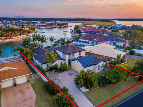 Vista Del Mare - 81 Witonga Drive Yamba Family Home On Water. - Tourism Guide 2