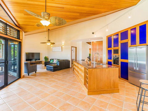 Vista Del Mare - 81 Witonga Drive Yamba Family Home On Water. - Tourism Guide 3