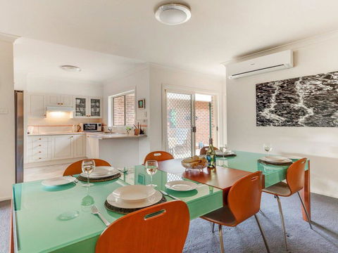 Walling-Clifton Gardens - Backing Onto Golf Course - Tourism Guide 3