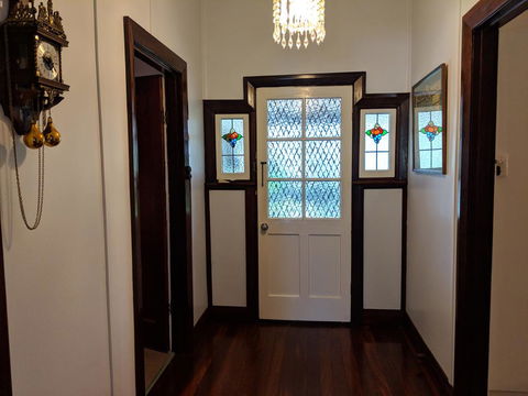 Walnut Cottage - 2 Bedroom Pet Friendly Country Cottage - Cruises Travel 2