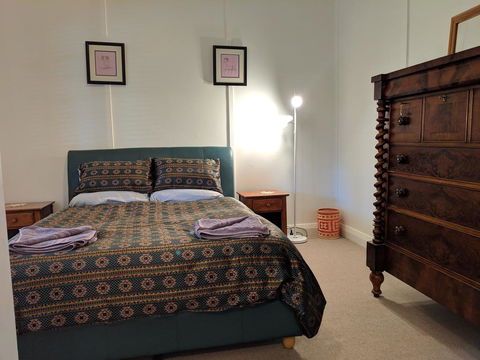 Walnut Cottage - 2 Bedroom Pet Friendly Country Cottage - Cruises Travel 1