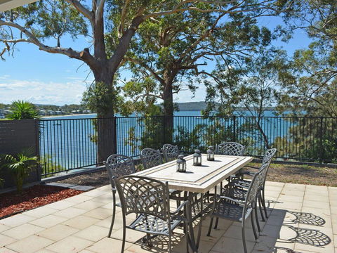 Wanda Magic' 19 Randall Drive - Beautiful Water Front House - Cruises Travel 1