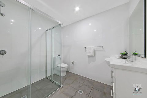 WARRICK FRAM 3 BEDS APT FREE PARKING WALK TO WESTFIELD CLOSE TO HOSPITAL NWF003 - Tourism Guide 3