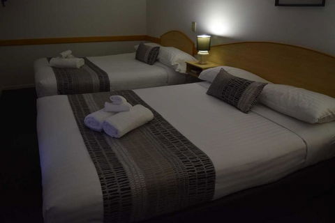Warwick Vines Motel - Travel Search 3