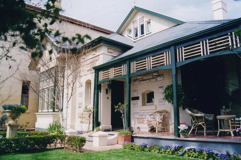 Water Bay Villa Bed & Breakfast - Travel Search 0