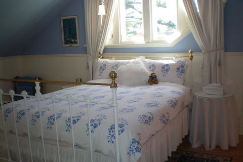 Water Bay Villa Bed & Breakfast - Travel Search 2