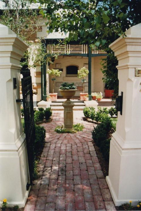 Water Bay Villa Bed & Breakfast - Travel Search 3