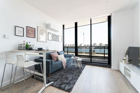 Waterfront Apt On Mel Collins Street#3 - Travel Search 2