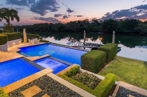 Waterfront Home / Amazing Place To Be - Travel Search 1