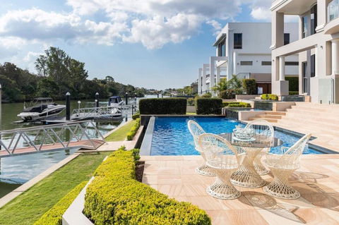 Waterfront Home / Amazing Place To Be - Travel Search 0