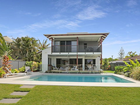 WATERFRONT HOME BORDERING MOOLOOLABA - Tourism Guide 0