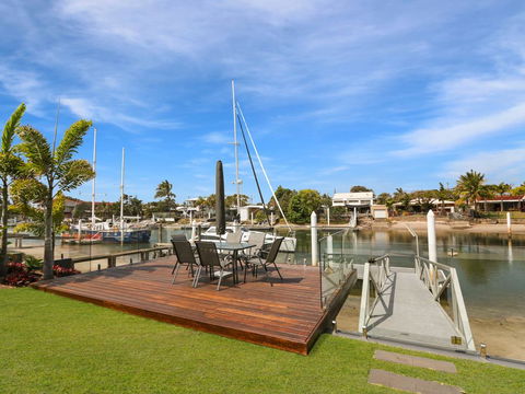 WATERFRONT HOME BORDERING MOOLOOLABA - Tourism Guide 1