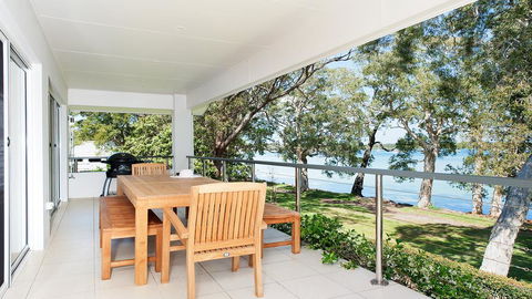 Waterfront Serenity - Luxury Home With Grand Views - Cruises Travel 2