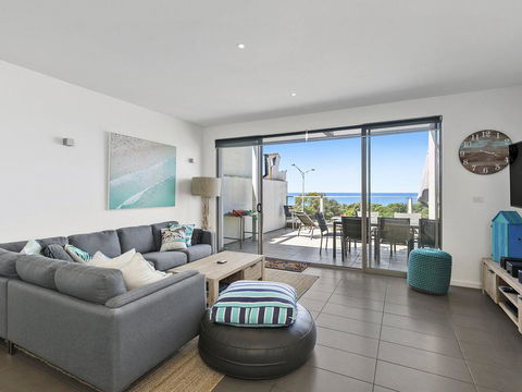 WATERFRONT SEVEN - In The Heart Of Lorne - Tourism Guide 0