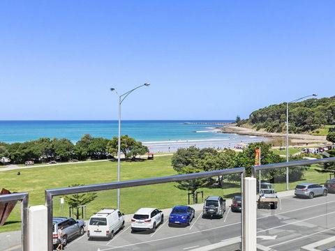 WATERFRONT SEVEN - In The Heart Of Lorne - Tourism Guide 2