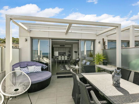 WATERFRONT THREE- In The Heart Of Lorne - Tourism Guide 1