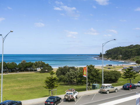 WATERFRONT THREE- In The Heart Of Lorne - Tourism Guide 2