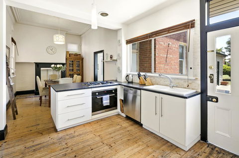 Windermere Fitzroy - Rejuvenate Stays - Tourism Guide 2