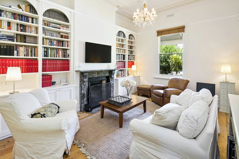 Windermere Fitzroy - Rejuvenate Stays - Tourism Guide 0