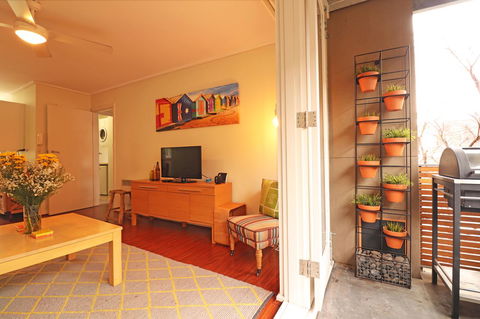 Colour Pop Fitzroy - 3 Bedroom Pet Friendly - Travel Search 9