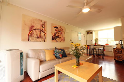 Colour Pop Fitzroy - 3 Bedroom Pet Friendly - Travel Search 4