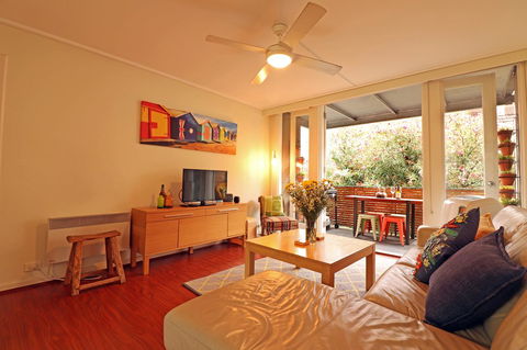Colour Pop Fitzroy - 3 Bedroom Pet Friendly - Travel Search 1