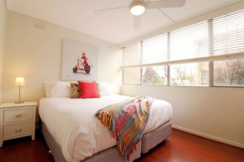 Colour Pop Fitzroy - 3 Bedroom Pet Friendly - Travel Search 11