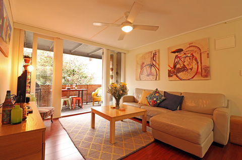 Colour Pop Fitzroy - 3 Bedroom Pet Friendly - Travel Search 2
