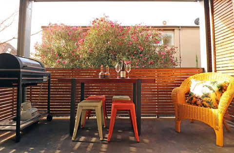 Colour Pop Fitzroy - 3 Bedroom Pet Friendly - Travel Search 8