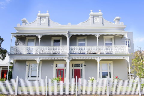 The Riversleigh - Travel Search 21