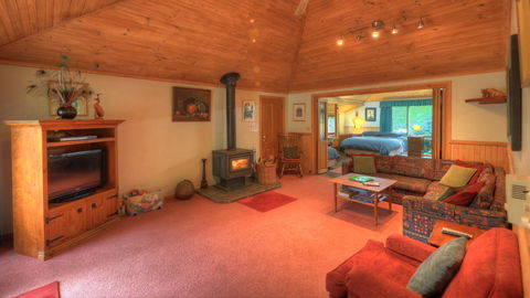 Aspens Springs Farmstay - Travel Search 10