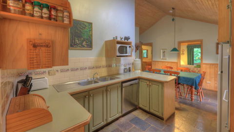 Aspens Springs Farmstay - Travel Search 2