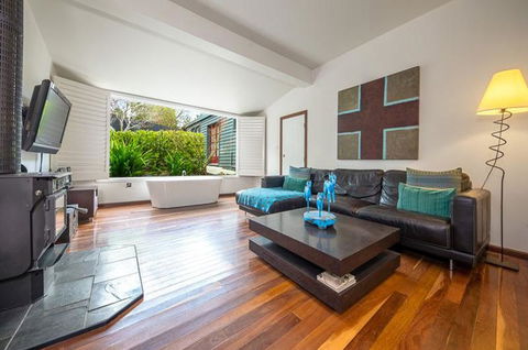 Chestnut Daylesford - Travel Agents 0