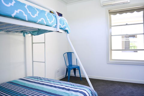 Turner Terrace - Travel Agents 15