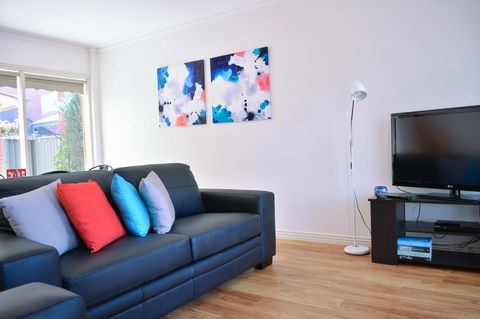 Turner Terrace - Travel Agents 8