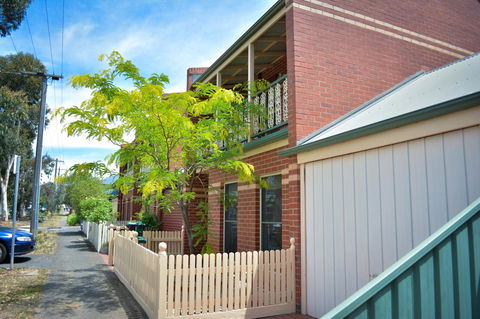 Turner Terrace - Travel Agents 28