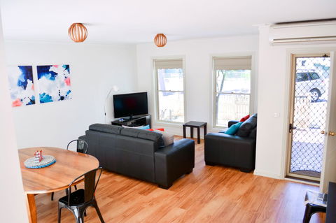 Turner Terrace - Travel Agents 9