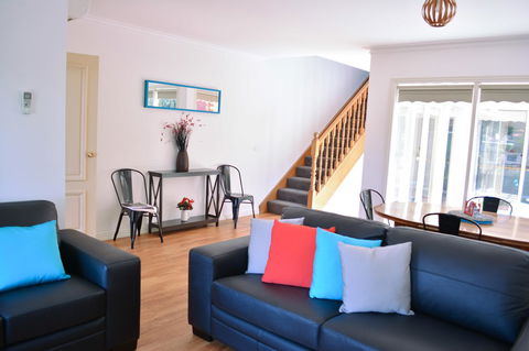 Turner Terrace - Travel Agents 6