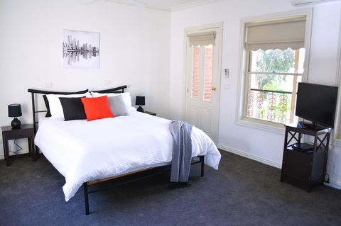 Turner Terrace - Travel Agents 11