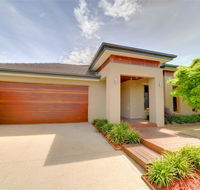 Newington Lakehouse - Travel Search