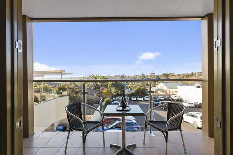 Balwyn Boutique Apartments - Travel Agents 8
