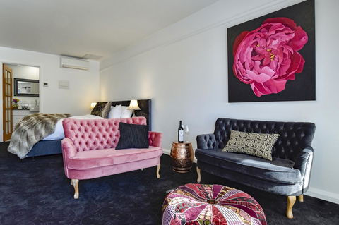 Daylesford Art Motel - Travel Agents 4