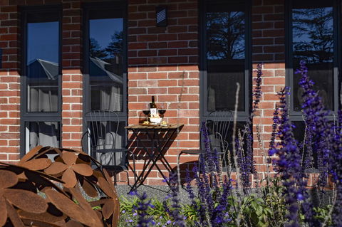 Daylesford Art Motel - Travel Agents 21