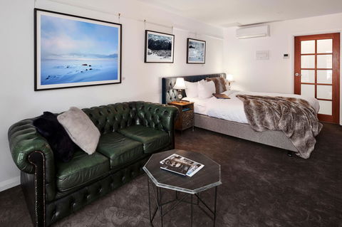 Daylesford Art Motel - Travel Agents 9