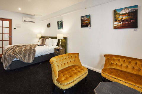 Daylesford Art Motel - Travel Agents 13