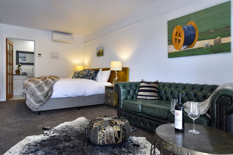 Daylesford Art Motel - Travel Agents 6