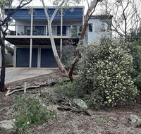 Elevated Holiday House Overlooks Tranquil Wetlands - Travel Agents