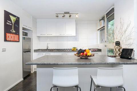 Melbourne Villa - Travel Search 11