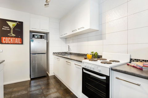 Melbourne Villa - Travel Search 9